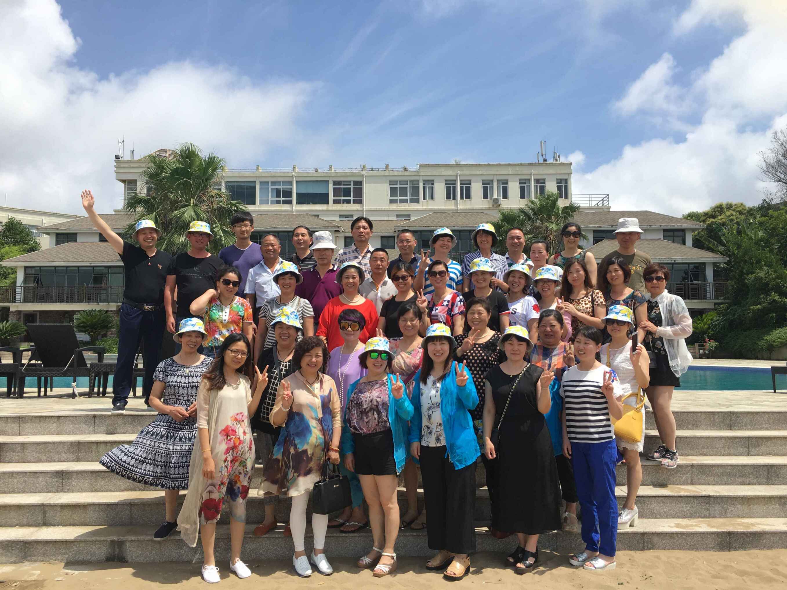 优德88市场2016年商户旅游圆满画上句号